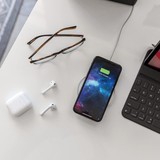 Universal Wireless Charging||
Delivers up to 7.5W of power to Qi-enabled smartphones