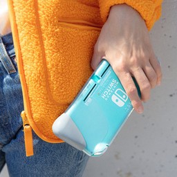 Secure Grip, Contoured Design||Case has contoured edges, palm grips and a textured surface. Secure Grip, Contoured Design||Case has contoured edges, palm grips and a textured surface.