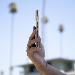 Slim, Lightweight Case
||The slim, lightweight design fits easily in your pocket and comfortably in your hand. Slim, Lightweight Case
||The slim, lightweight design fits easily in your pocket and comfortably in your hand.