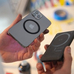Magnetic Positioning||Quickly aligns on wireless accessories for the perfect charge. Magnetic Positioning||Quickly aligns on wireless accessories for the perfect charge.