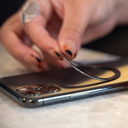 Snap Adapter Included
||Easily add compatibility to a non-MagSafe compatible iPhone or any other Qi-enabled smartphones. Snap Adapter Included
||Easily add compatibility to a non-MagSafe compatible iPhone or any other Qi-enabled smartphones.